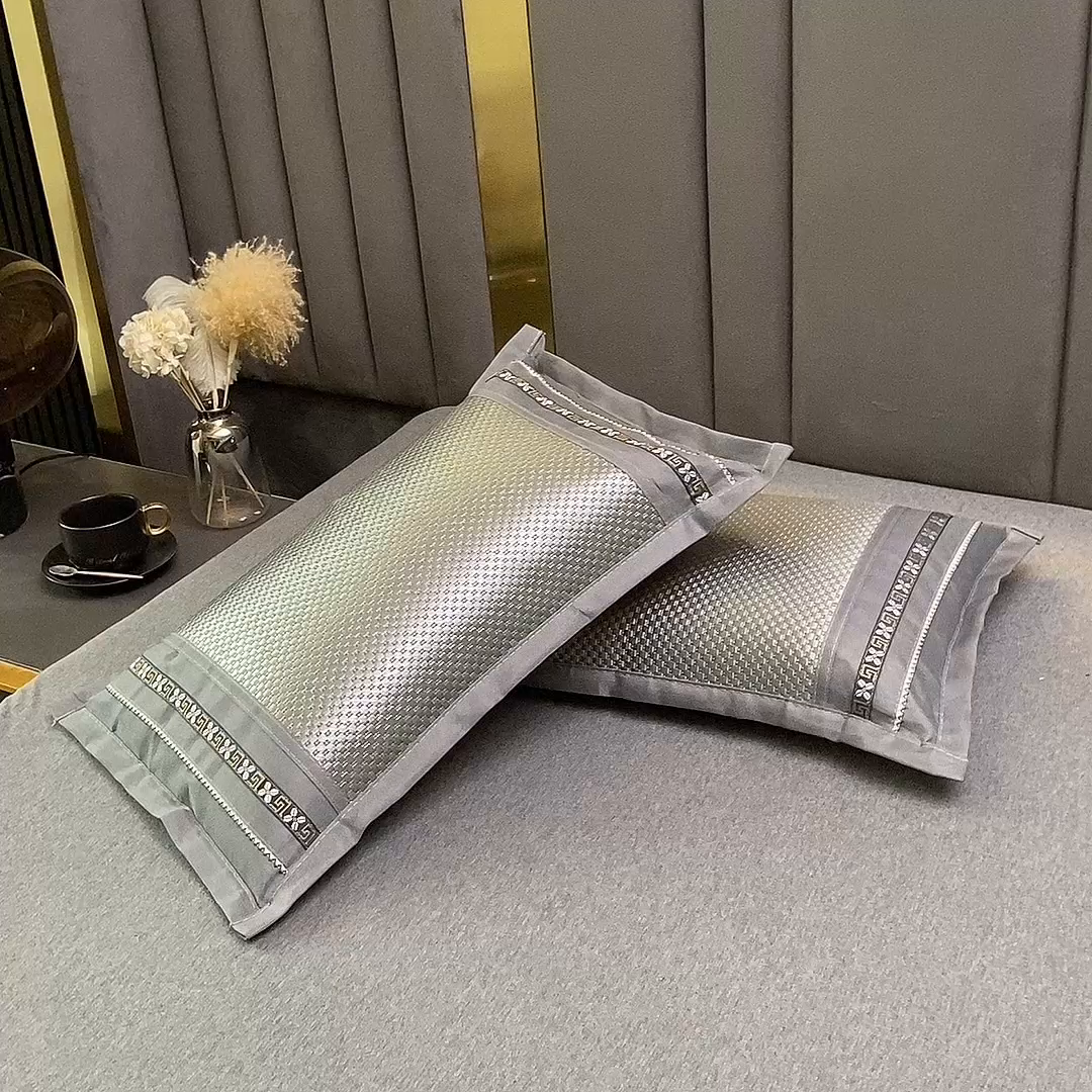 91家纺网 家纺一手货源 找家纺 梦叶草 2025新款全荞麦壳枕头夏季冰丝藤席枕芯冰藤荞麦枕竹面凉席枕头 直角冰藤荞麦枕-银色