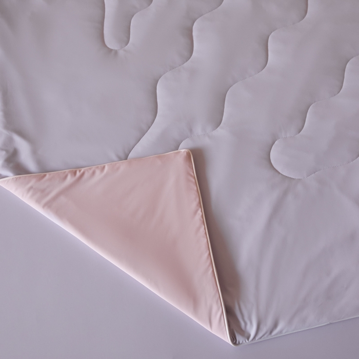 91家纺网 家纺一手货源 找家纺 圣梦莱羽绒家纺 2025春夏新款A类锦氨凉感丝高克重冰丝夏凉被亲肤丝绸被芯 芋泥香草冰