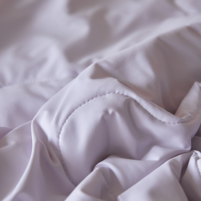 91家纺网 家纺一手货源 找家纺 圣梦莱羽绒家纺 2025春夏新款A类锦氨凉感丝高克重冰丝夏凉被亲肤丝绸被芯 芋泥香草冰