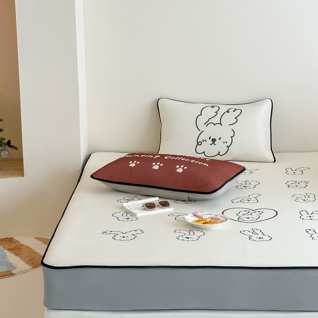 91家纺网 家纺一手货源 找家纺 三味舒屋 2025新款小清新设计师款印花冰藤席凉席席子 潦草兔 床笠