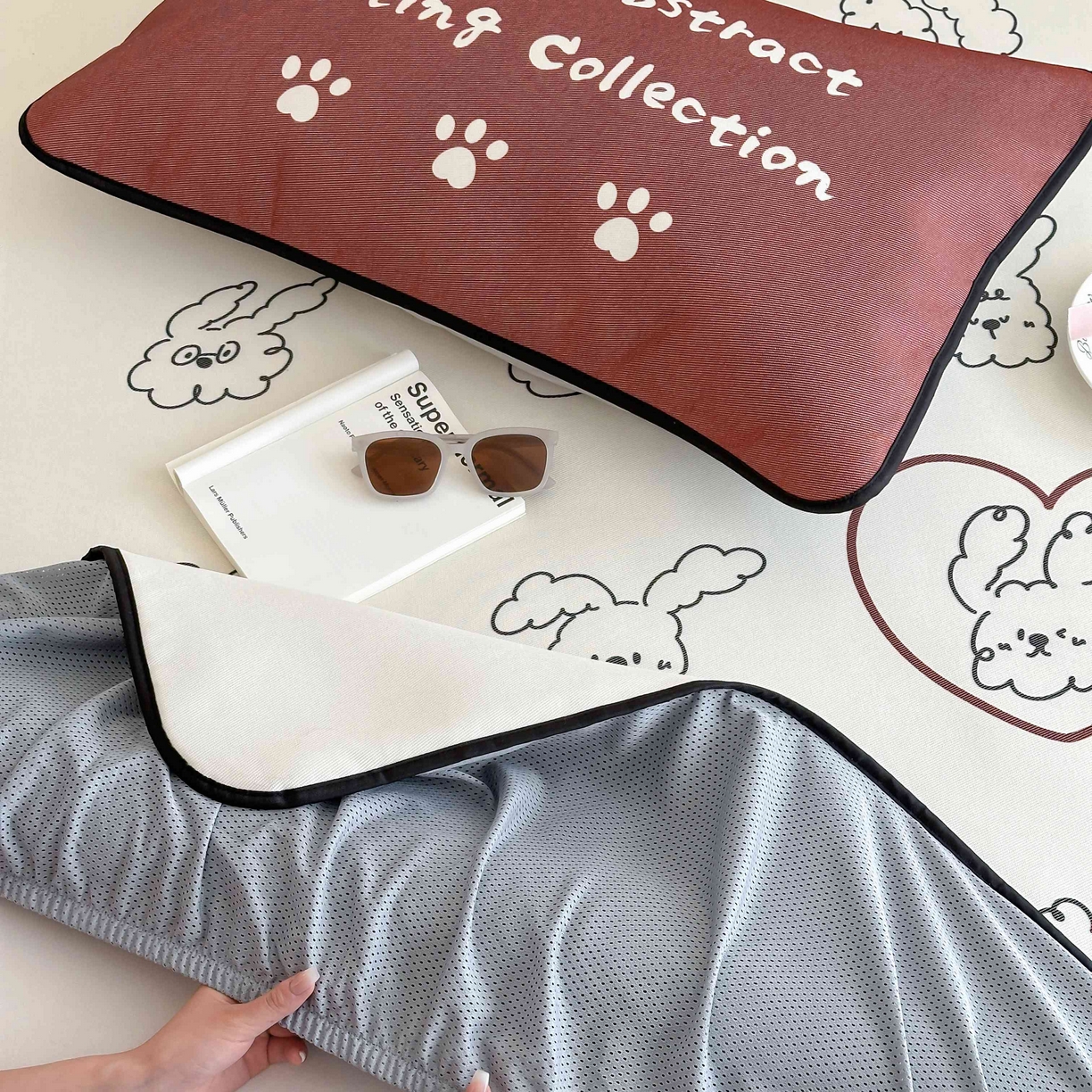 91家纺网 家纺一手货源 找家纺 三味舒屋 2025新款小清新设计师款印花冰藤席凉席席子 潦草兔 床笠