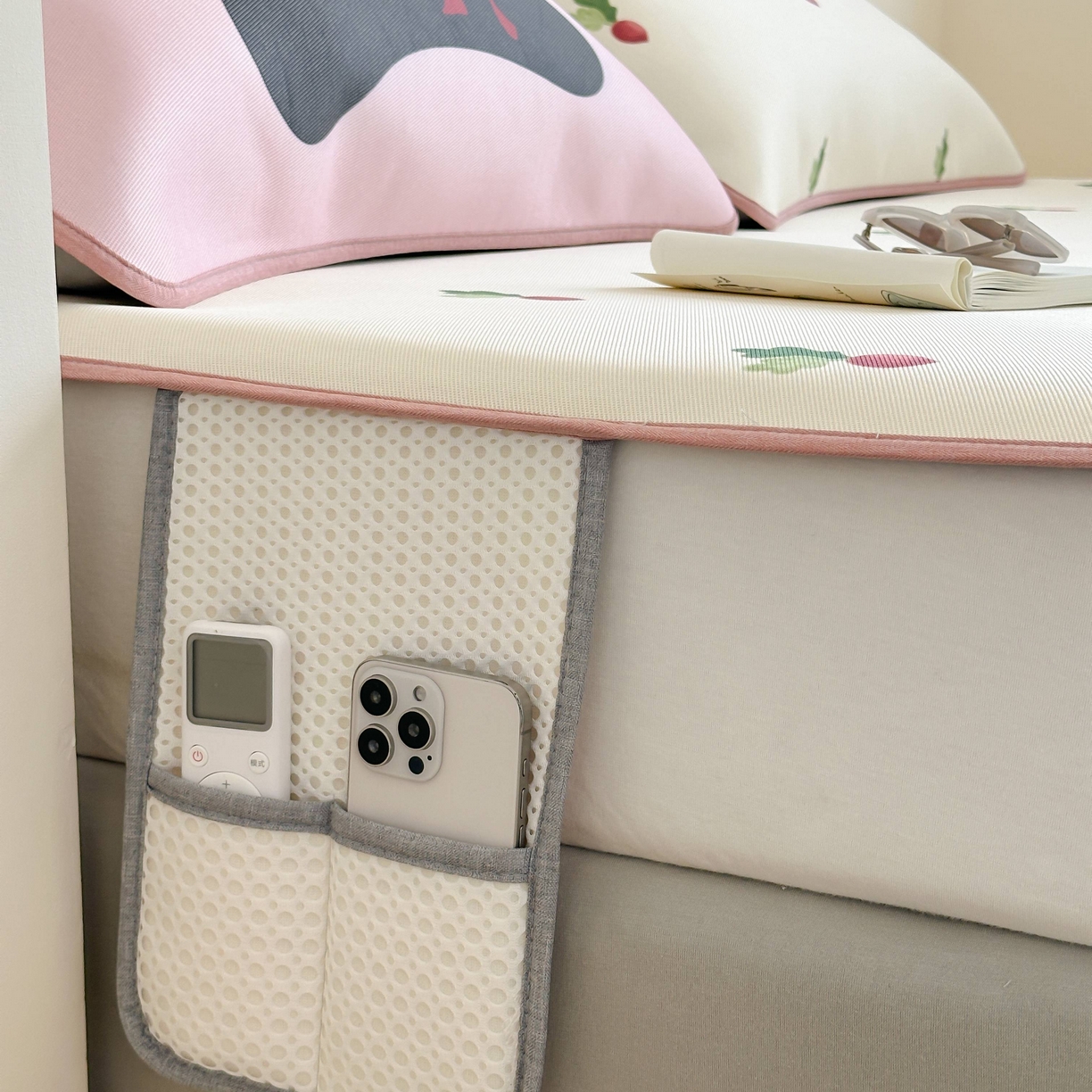 91家纺网 家纺一手货源 找家纺 三味舒屋 2025新款小清新设计师款印花冰藤席凉席席子 萝卜兔 床席