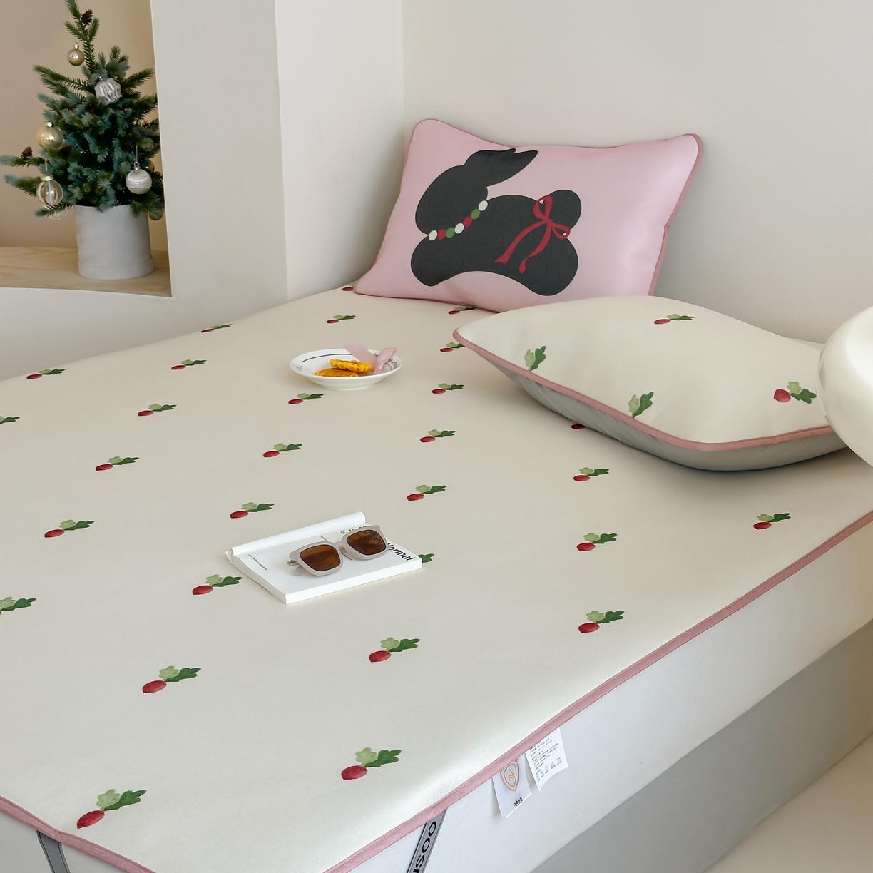 91家纺网 家纺一手货源 找家纺 三味舒屋 2025新款小清新设计师款印花冰藤席凉席席子 萝卜兔 床席