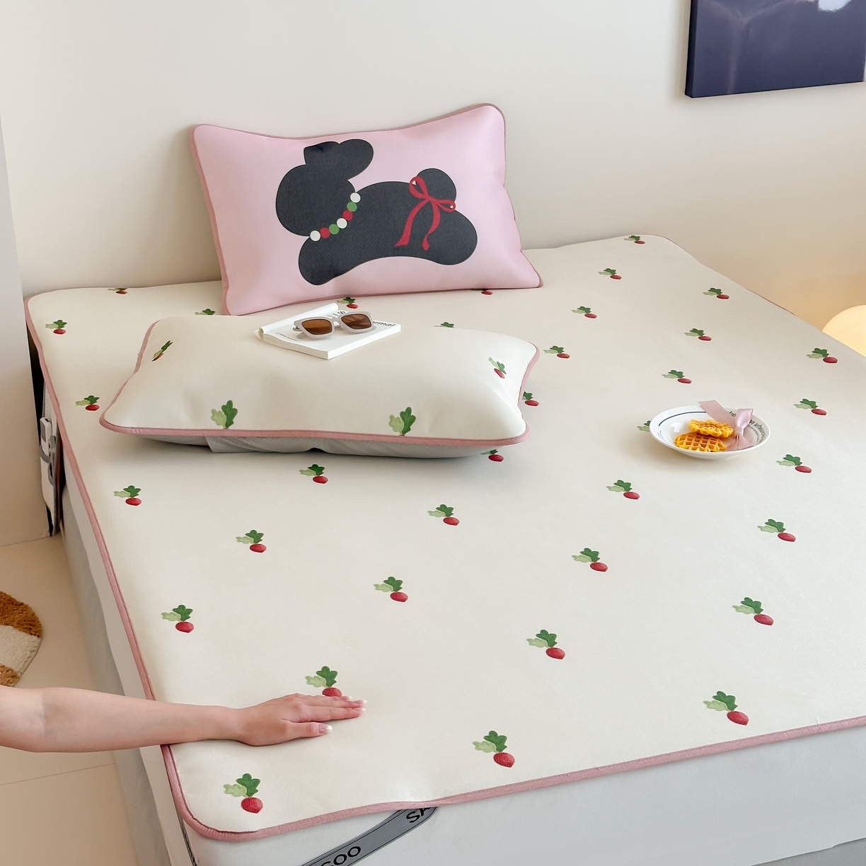 91家纺网 家纺一手货源 找家纺 三味舒屋 2025新款小清新设计师款印花冰藤席凉席席子 萝卜兔 床席