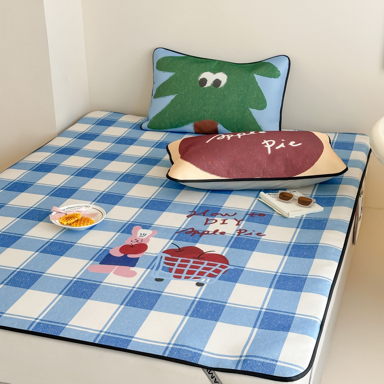 91家纺网 家纺一手货源 找家纺 三味舒屋 2025新款小清新设计师款印花冰藤席凉席席子 苹果派 床席