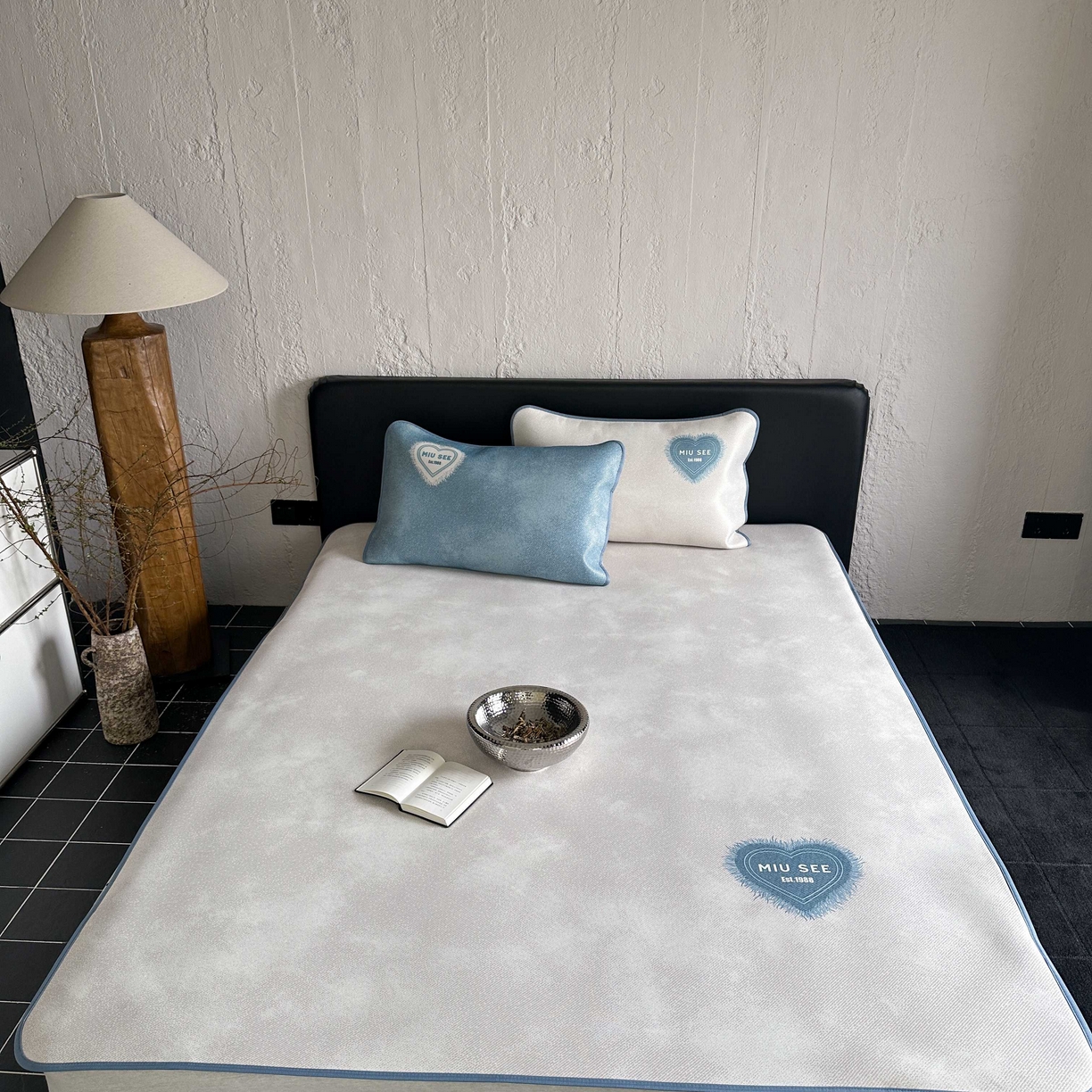 91家纺网 家纺一手货源 找家纺 三味舒屋 2025新款仲夏手札时尚印花冰藤凉席席子 仲夏手札米 床席