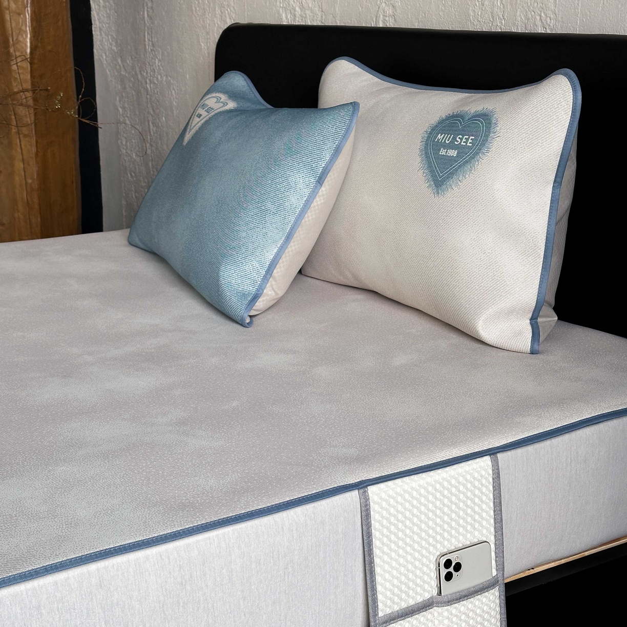 91家纺网 家纺一手货源 找家纺 三味舒屋 2025新款仲夏手札时尚印花冰藤凉席席子 仲夏手札米 床席