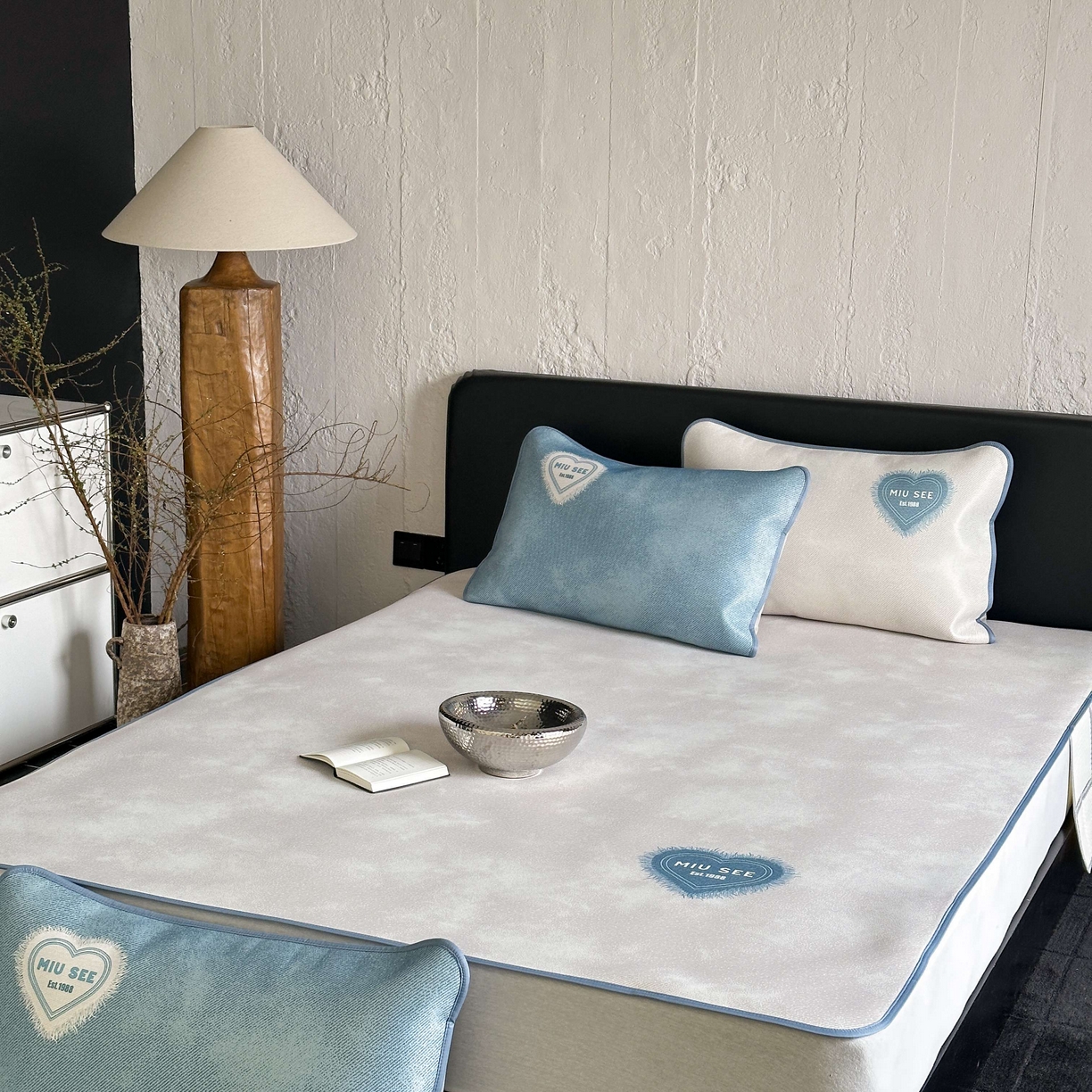 91家纺网 家纺一手货源 找家纺 三味舒屋 2025新款仲夏手札时尚印花冰藤凉席席子 仲夏手札米 床席