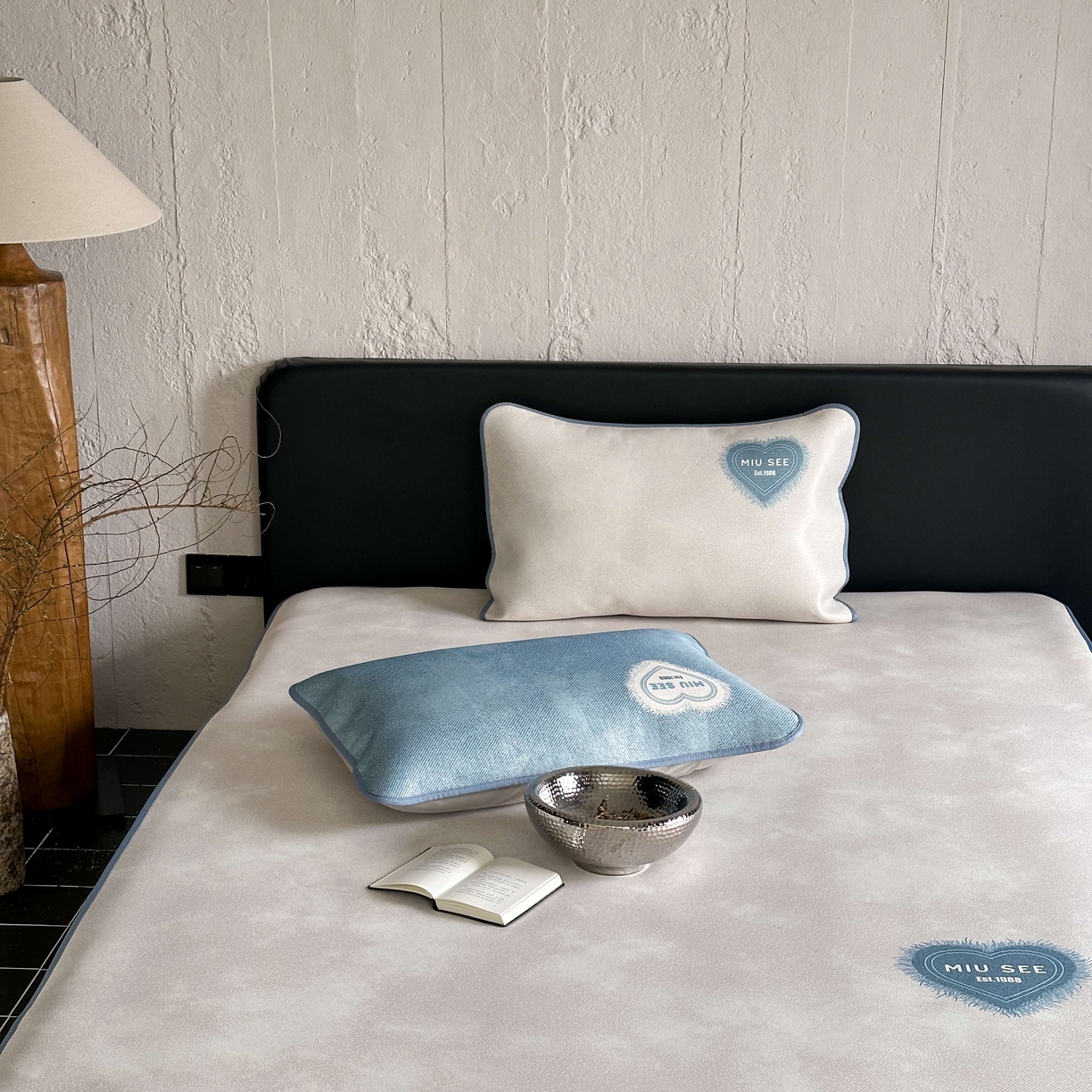 91家纺网 家纺一手货源 找家纺 三味舒屋 2025新款仲夏手札时尚印花冰藤凉席席子 仲夏手札米 床席