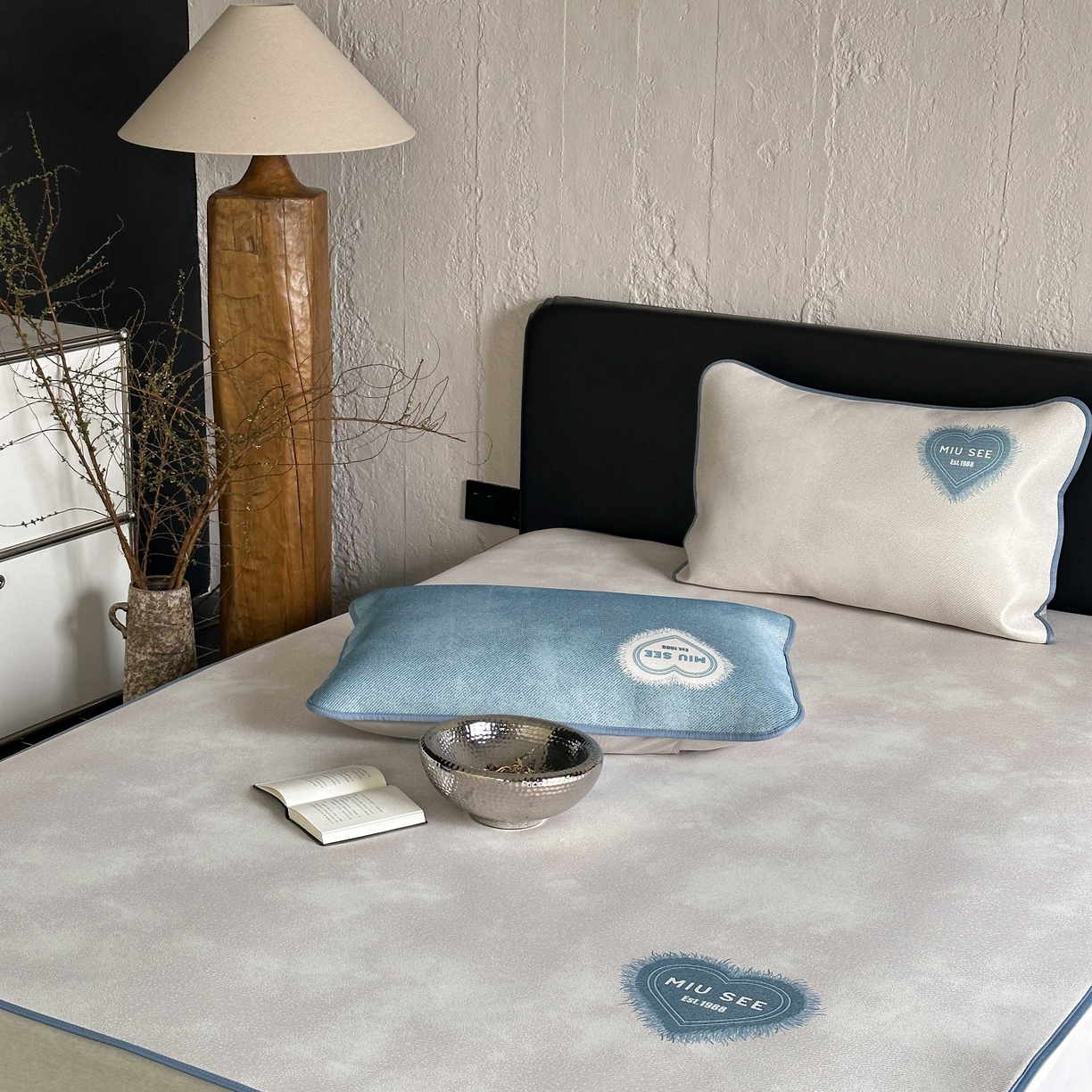 91家纺网 家纺一手货源 找家纺 三味舒屋 2025新款仲夏手札时尚印花冰藤凉席席子 仲夏手札米 床席