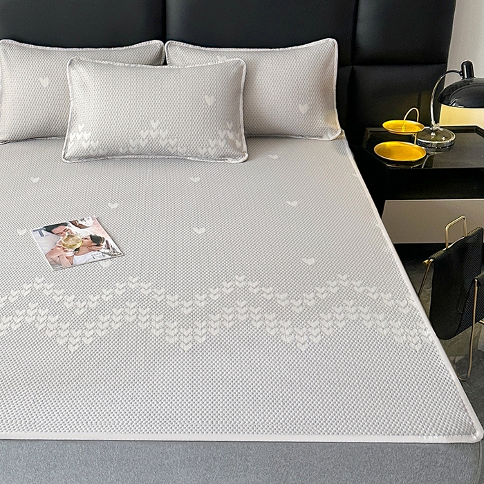 91家纺网 家纺一手货源 找家纺 爱洛家纺 2025新款A类冰丝豆豆凉席-爱心 爱心床垫~灰