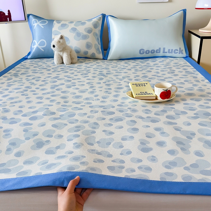 91家纺网 家纺一手货源 找家纺 安哆啦家纺 2025新款A类印花冰藤凉席简约条格系列凉席席子 蓝色豹纹-床席款