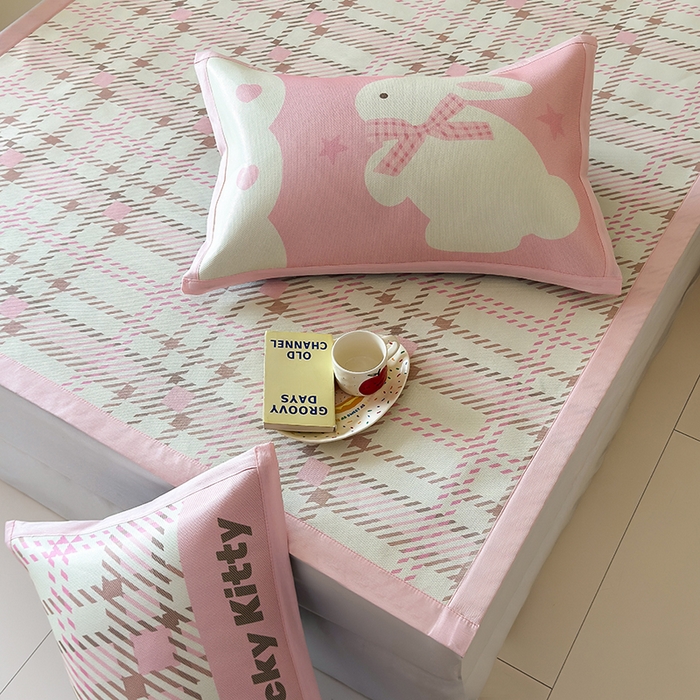 91家纺网 家纺一手货源 找家纺 安哆啦家纺 2025新款A类印花冰藤凉席简约条格系列凉席席子 格格兔-床席款