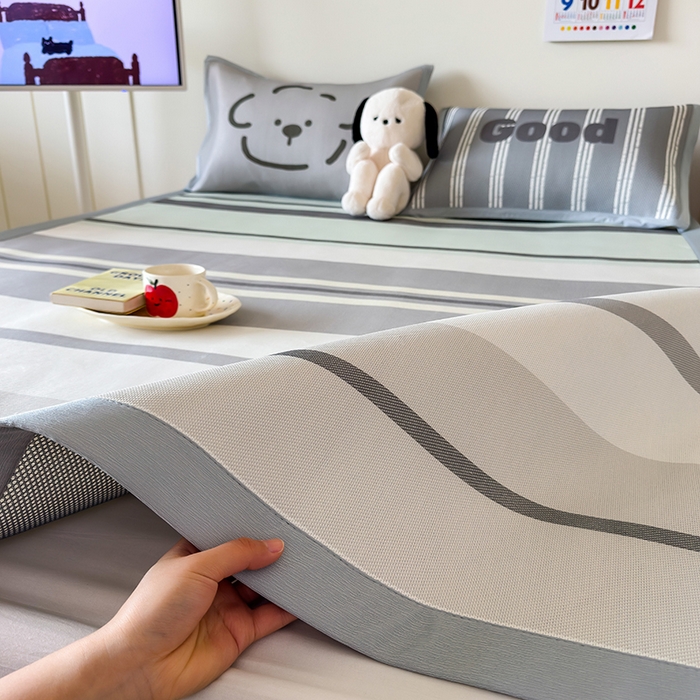 91家纺网 家纺一手货源 找家纺 安哆啦家纺 2025新款A类印花冰藤凉席简约条格系列凉席席子 简约灰条-床席款