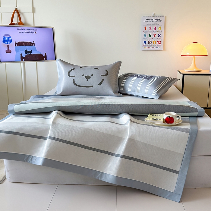 91家纺网 家纺一手货源 找家纺 安哆啦家纺 2025新款A类印花冰藤凉席简约条格系列凉席席子 简约灰条-床席款