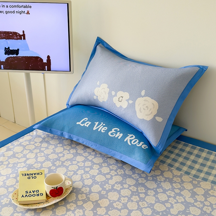 91家纺网 家纺一手货源 找家纺 安哆啦家纺 2025新款A类印花冰藤凉席简约条格系列凉席席子 蓝格花海-床席款