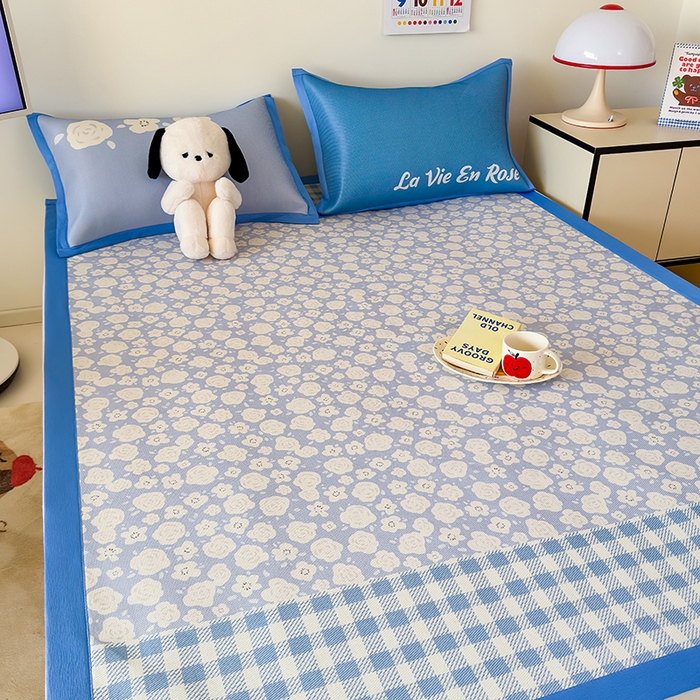 91家纺网 家纺一手货源 找家纺 安哆啦家纺 2025新款A类印花冰藤凉席简约条格系列凉席席子 蓝格花海-床席款