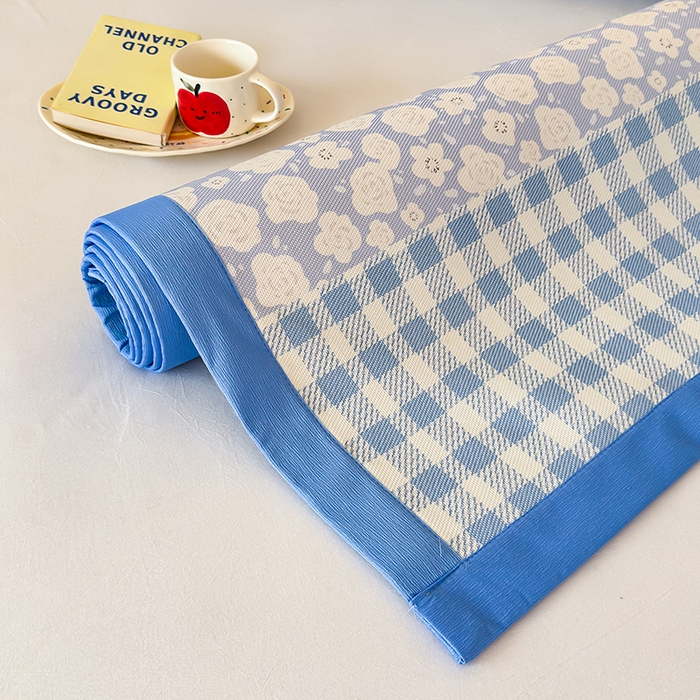 91家纺网 家纺一手货源 找家纺 安哆啦家纺 2025新款A类印花冰藤凉席简约条格系列凉席席子 蓝格花海-床席款