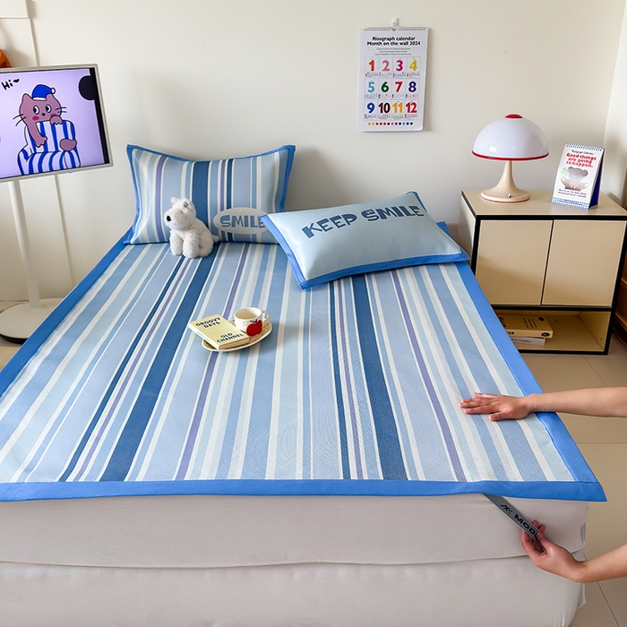 91家纺网 家纺一手货源 找家纺 安哆啦家纺 2025新款A类印花冰藤凉席简约条格系列凉席席子 绅士蓝条-床席款