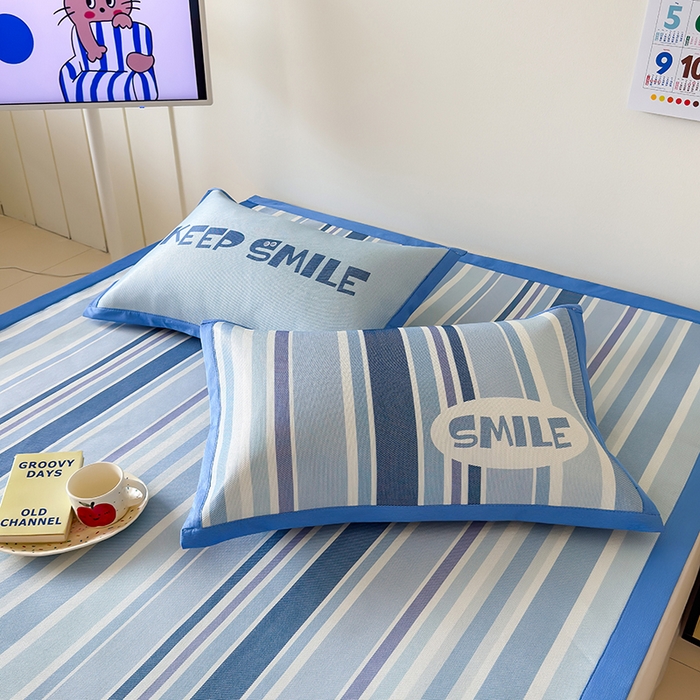 91家纺网 家纺一手货源 找家纺 安哆啦家纺 2025新款A类印花冰藤凉席简约条格系列凉席席子 绅士蓝条-床席款