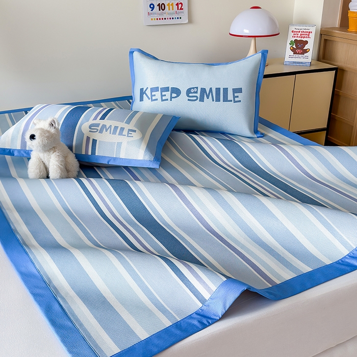 91家纺网 家纺一手货源 找家纺 安哆啦家纺 2025新款A类印花冰藤凉席简约条格系列凉席席子 绅士蓝条-床席款