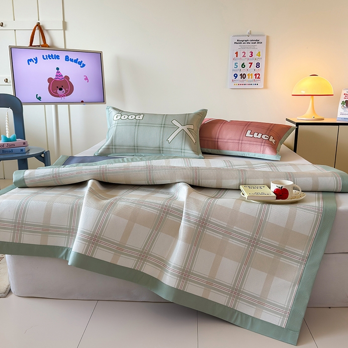 91家纺网 家纺一手货源 找家纺 安哆啦家纺 2025新款A类印花冰藤凉席简约条格系列凉席席子 小绿格-床席款