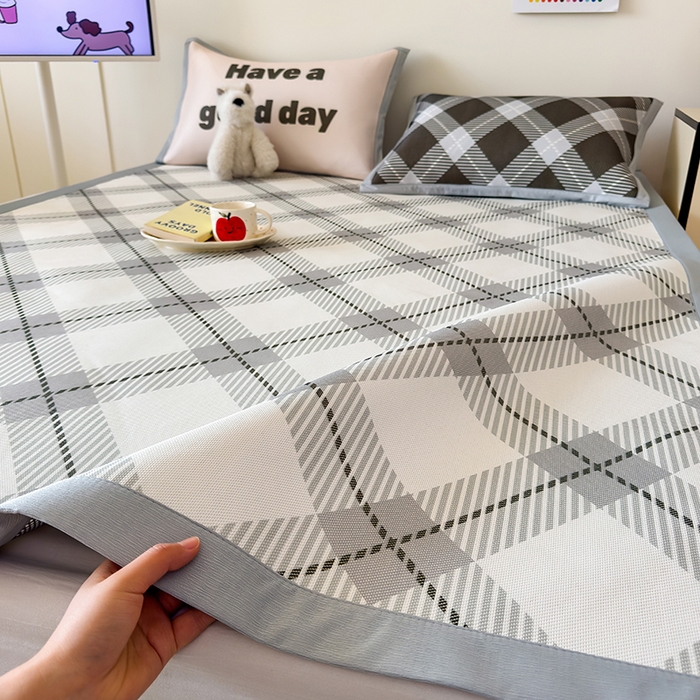 91家纺网 家纺一手货源 找家纺 安哆啦家纺 2025新款A类印花冰藤凉席简约条格系列凉席席子 英伦格调-床席款