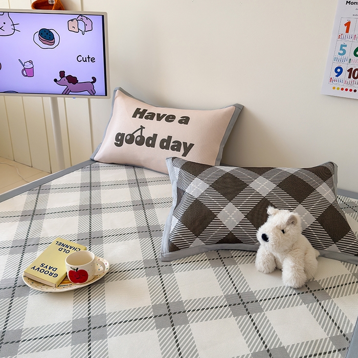 91家纺网 家纺一手货源 找家纺 安哆啦家纺 2025新款A类印花冰藤凉席简约条格系列凉席席子 英伦格调-床席款