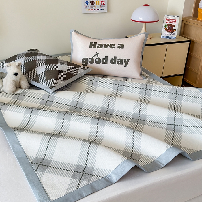 91家纺网 家纺一手货源 找家纺 安哆啦家纺 2025新款A类印花冰藤凉席简约条格系列凉席席子 英伦格调-床席款