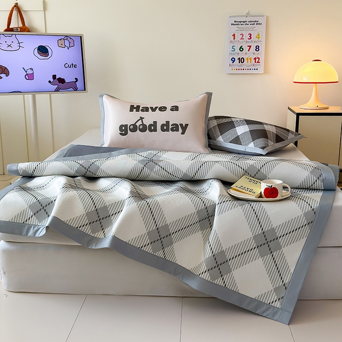 91家纺网 家纺一手货源 找家纺 安哆啦家纺 2025新款A类印花冰藤凉席简约条格系列凉席席子 英伦格调-床席款