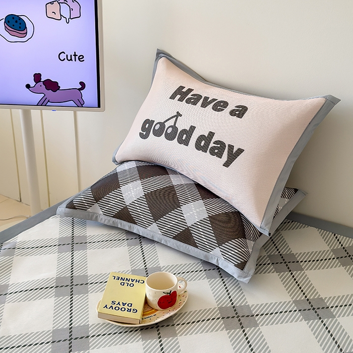 91家纺网 家纺一手货源 找家纺 安哆啦家纺 2025新款A类印花冰藤凉席简约条格系列凉席席子 英伦格调-床席款