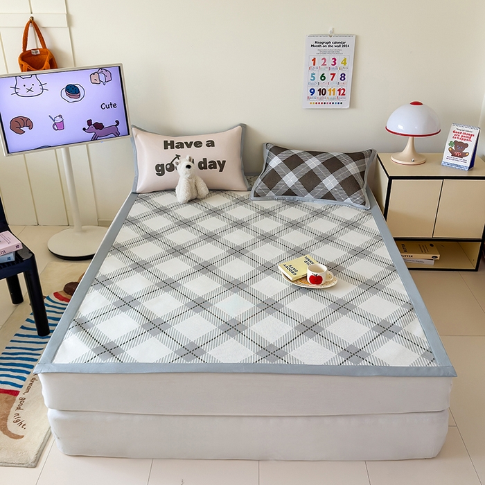 91家纺网 家纺一手货源 找家纺 安哆啦家纺 2025新款A类印花冰藤凉席简约条格系列凉席席子 英伦格调-床席款