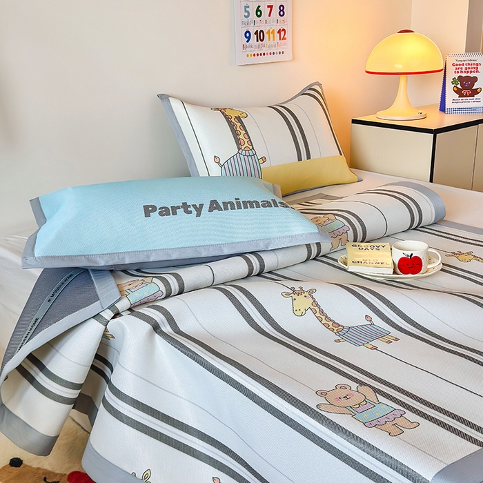 91家纺网 家纺一手货源 找家纺 安哆啦家纺 2025新款A类印花冰藤凉席简约条格系列凉席席子 长颈鹿-床席款