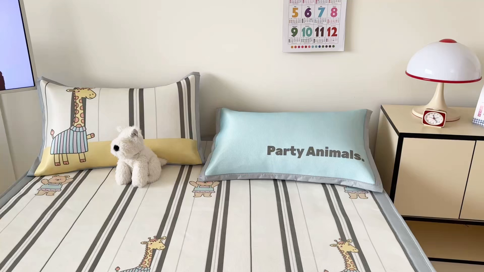 91家纺网 家纺一手货源 找家纺 安哆啦家纺 2025新款A类印花冰藤凉席简约条格系列凉席席子 长颈鹿-床席款