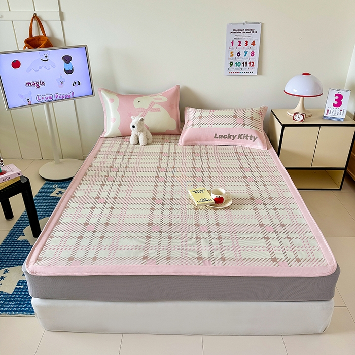 91家纺网 家纺一手货源 找家纺 安哆啦家纺 2025新款A类印花冰藤凉席简约条格系列凉席席子 格格兔-床笠款