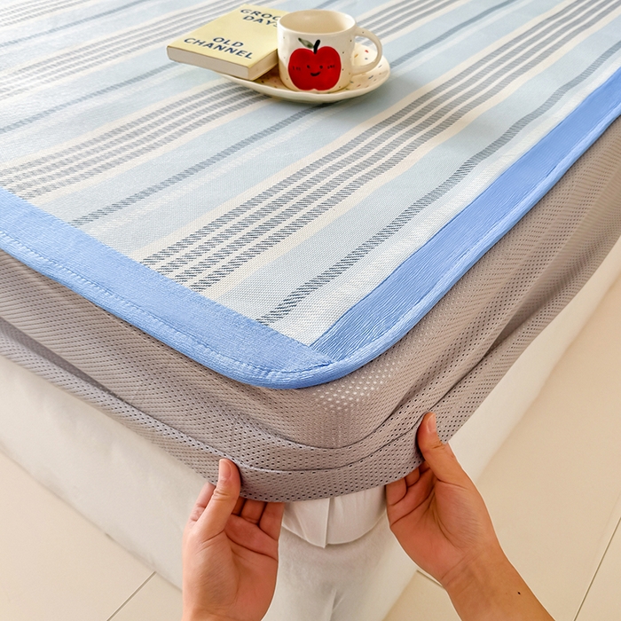 91家纺网 家纺一手货源 找家纺 安哆啦家纺 2025新款A类印花冰藤凉席简约条格系列凉席席子 腔调-床笠款