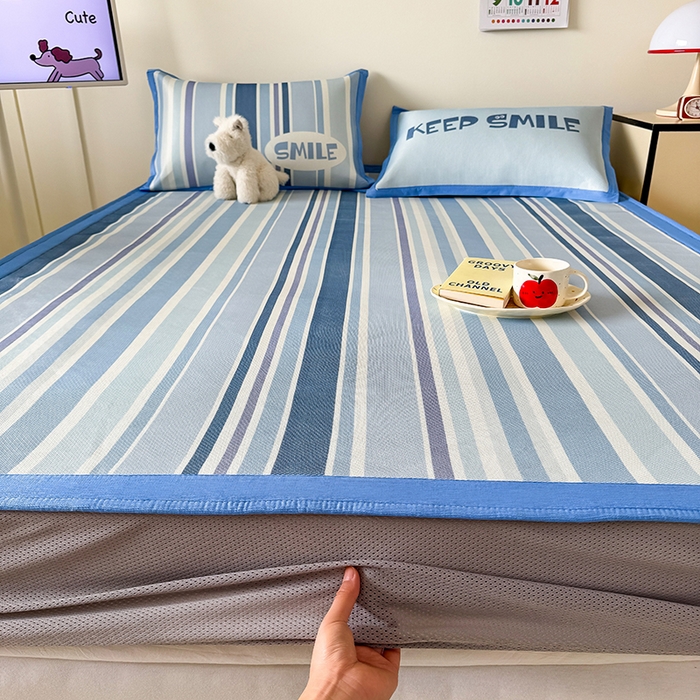 91家纺网 家纺一手货源 找家纺 安哆啦家纺 2025新款A类印花冰藤凉席简约条格系列凉席席子 绅士蓝条-床笠款