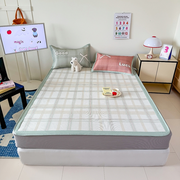 91家纺网 家纺一手货源 找家纺 安哆啦家纺 2025新款A类印花冰藤凉席简约条格系列凉席席子 小绿格-床笠款