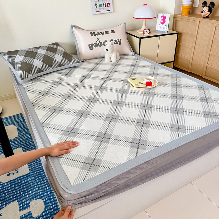 91家纺网 家纺一手货源 找家纺 安哆啦家纺 2025新款A类印花冰藤凉席简约条格系列凉席席子 英伦格调-床笠款