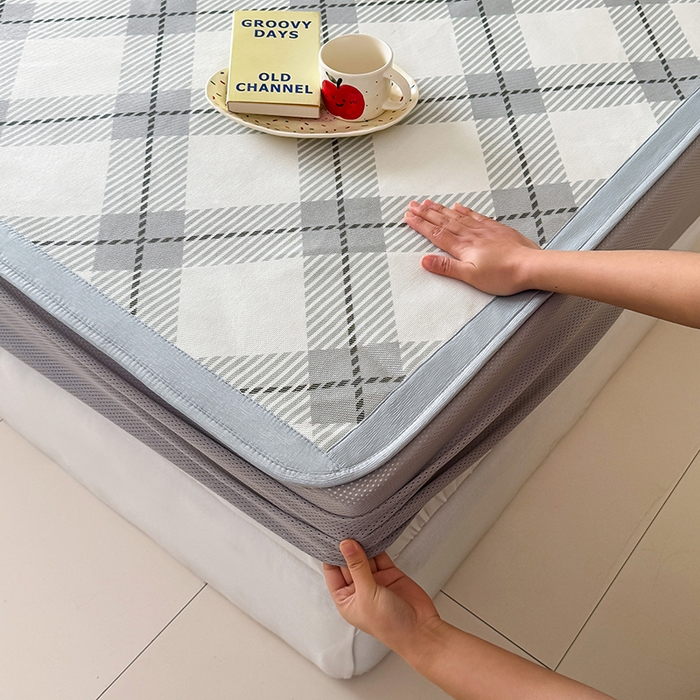 91家纺网 家纺一手货源 找家纺 安哆啦家纺 2025新款A类印花冰藤凉席简约条格系列凉席席子 英伦格调-床笠款