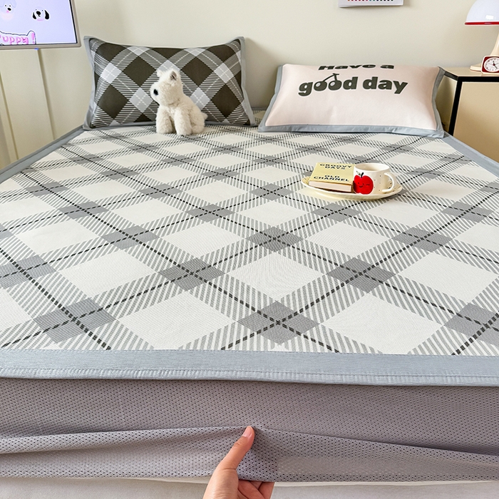 91家纺网 家纺一手货源 找家纺 安哆啦家纺 2025新款A类印花冰藤凉席简约条格系列凉席席子 英伦格调-床笠款