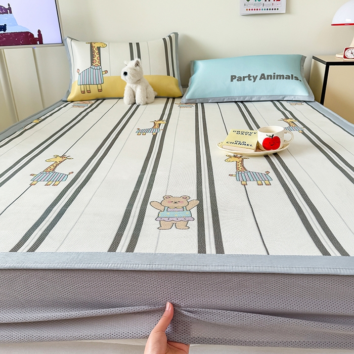 91家纺网 家纺一手货源 找家纺 安哆啦家纺 2025新款A类印花冰藤凉席简约条格系列凉席席子 长颈鹿-床笠款