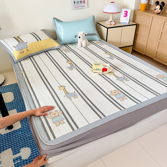 91家纺网 家纺一手货源 找家纺 安哆啦家纺 2025新款A类印花冰藤凉席简约条格系列凉席席子 长颈鹿-床笠款