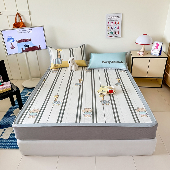 91家纺网 家纺一手货源 找家纺 安哆啦家纺 2025新款A类印花冰藤凉席简约条格系列凉席席子 长颈鹿-床笠款