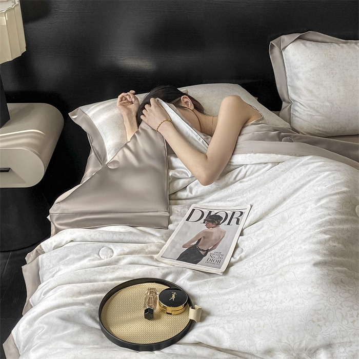 91家纺网 家纺一手货源 找家纺 本制 2025新款混纺天丝印花夏被夏凉被空调被 鎏金+太空灰