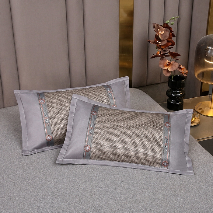 91家纺网 家纺一手货源 找家纺 纽乐家纺 2025新款全荞麦壳枕头夏季冰丝藤席枕芯冰藤荞麦枕竹面凉席枕头 直角PU冰藤荞麦枕-银色