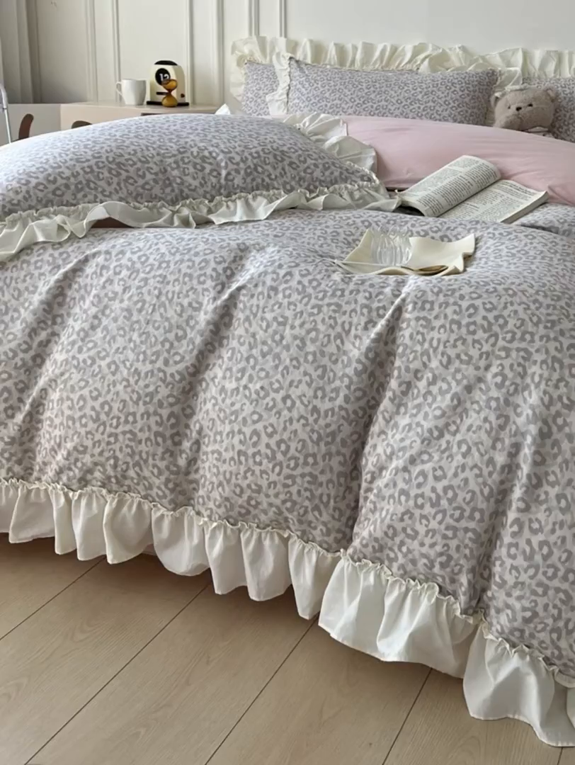 91家纺网 家纺一手货源 找家纺 涵宸家纺 2025新款A类全棉双层纱荷叶花边四件套 花边-甜酷豹纹