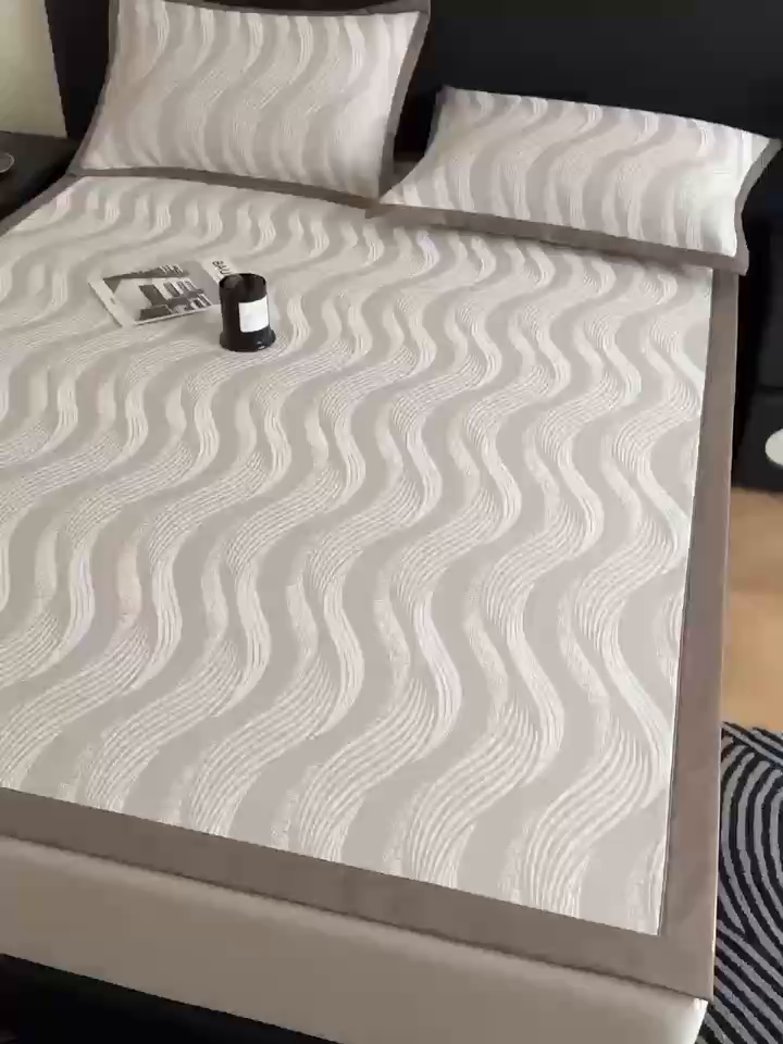 91家纺网 家纺一手货源 找家纺 九花鹿 2025新款A类PE凉感提花冰丝凉席软凉席可水洗可机洗 波纹（米灰）