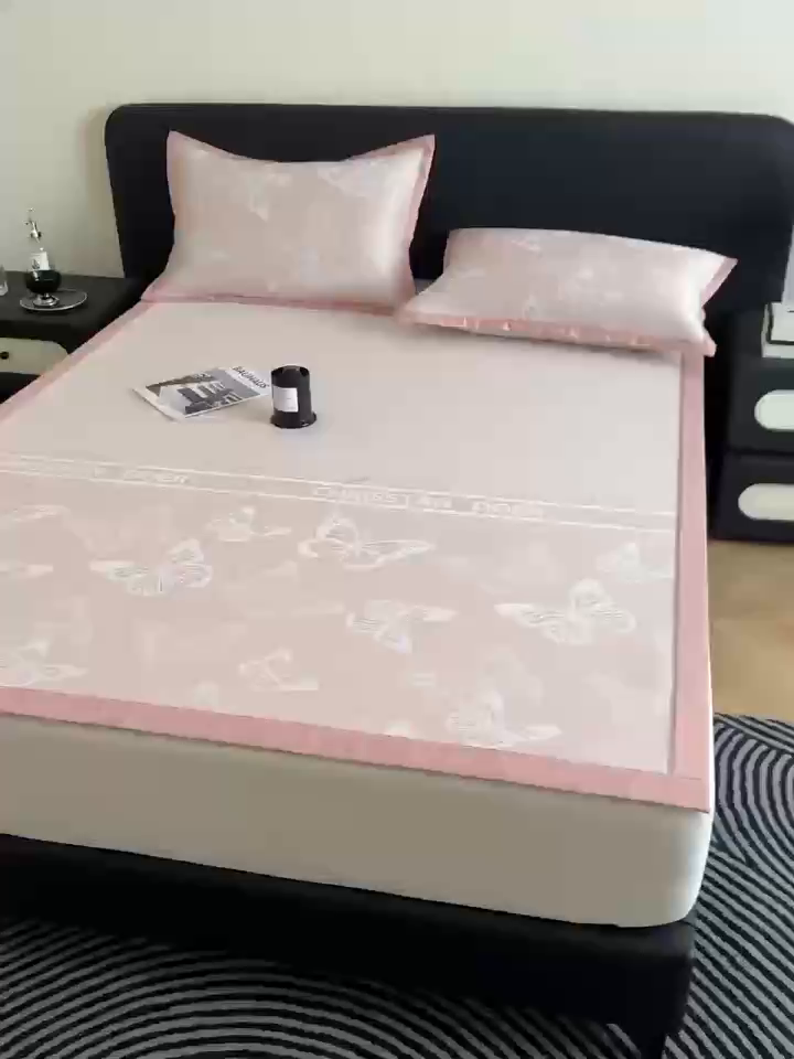 91家纺网 家纺一手货源 找家纺 九花鹿 2025新款A类PE凉感提花冰丝凉席软凉席可水洗可机洗 蝶舞（浅粉）