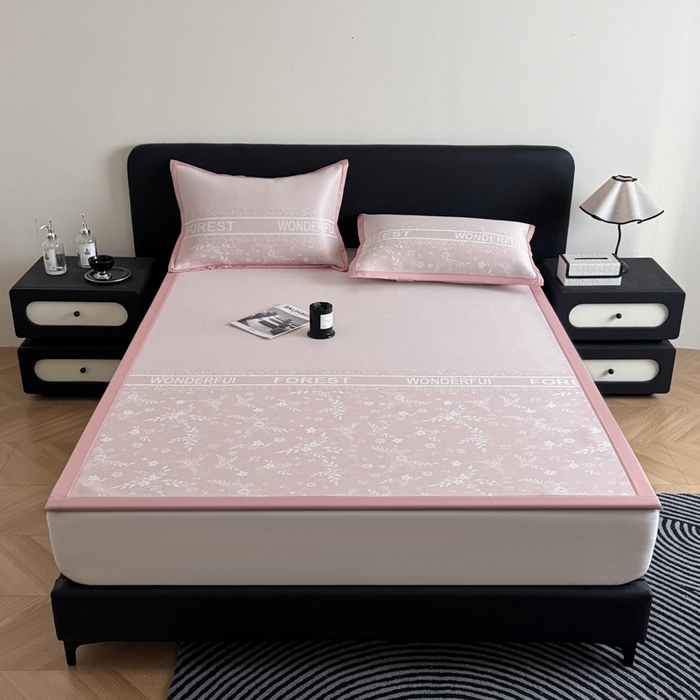 91家纺网 家纺一手货源 找家纺 九花鹿 2025新款A类PE凉感提花冰丝凉席软凉席可水洗可机洗 花梦（浅粉）